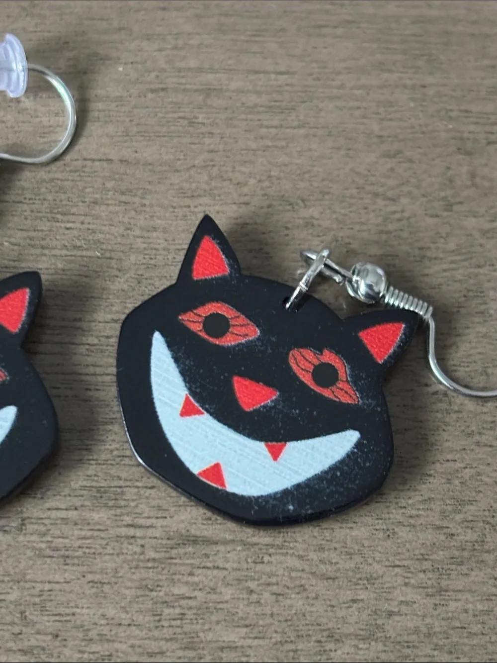 791. Black Cat Face Dangle Earrings Halloween NEW